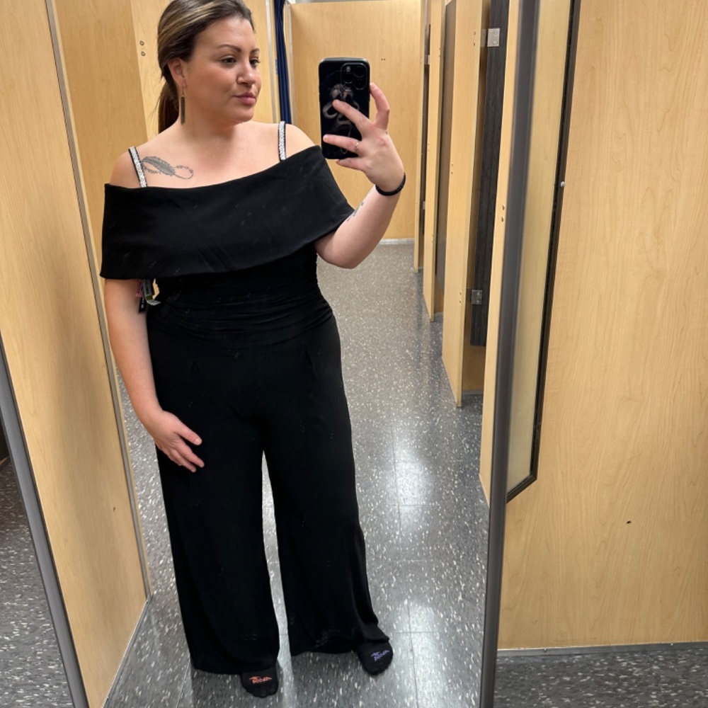 Beautiful romper - Picture 3 of 3